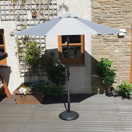 Merrick 2.7m Traditional Parasol