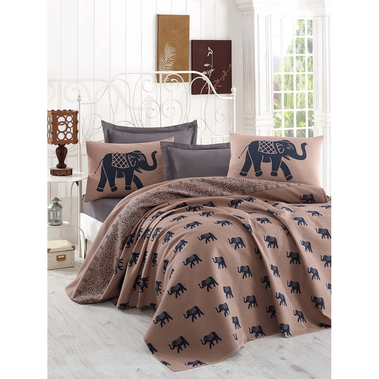 Averelle Pique Blanket Set with 2 Pillows