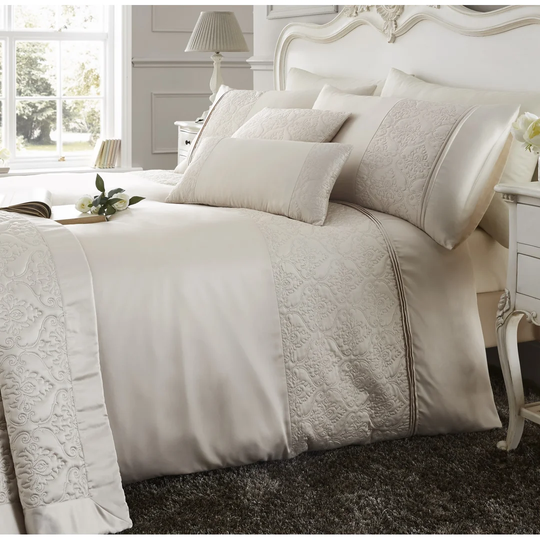 Lonaravale Hypoallergenic Duvet Cover Set