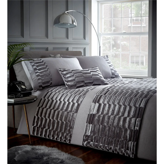 Delavan Bridgerton Damask Jacquard Luxury Duvet Cover Set