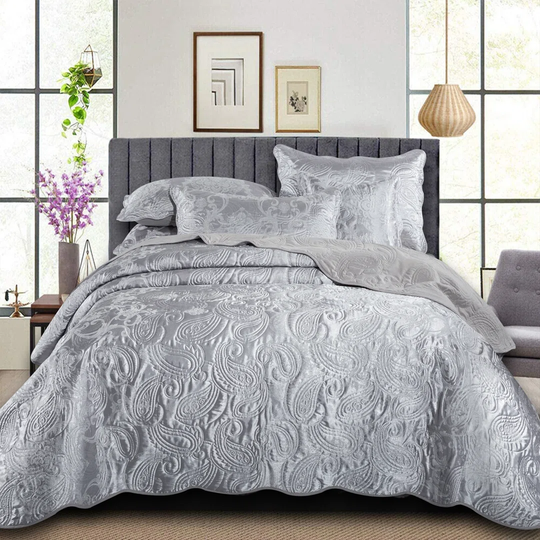 Agot Luxury Bedspread Set with Two Pillow Shams