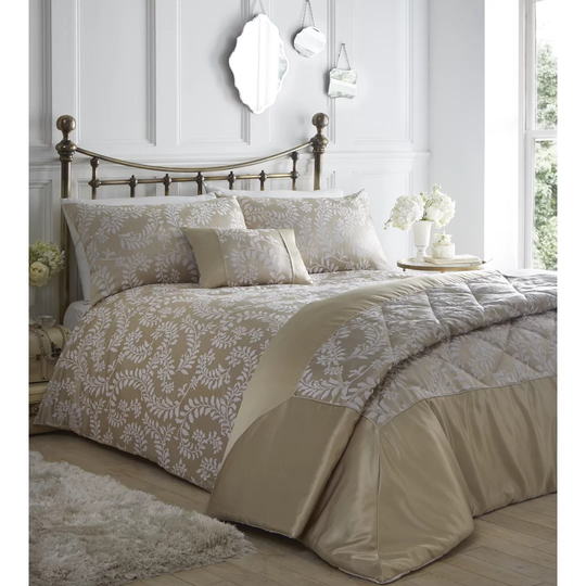 Dennis Leaftrail Luxurious Duvet Cover Set