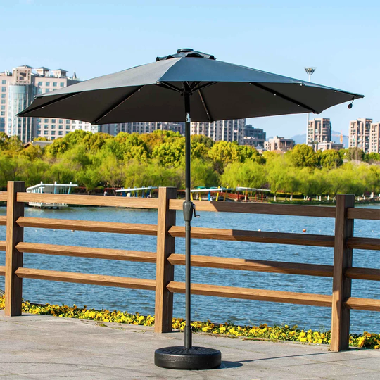Newhaven 2.7m Traditional Parasol with Lights