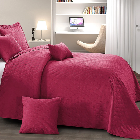 Wrentham Quilt Set with 2 Pillow Shams
